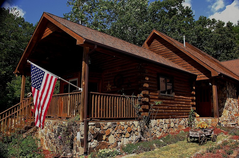 Luxury Cabin Rental in Peterstown, West Virginia