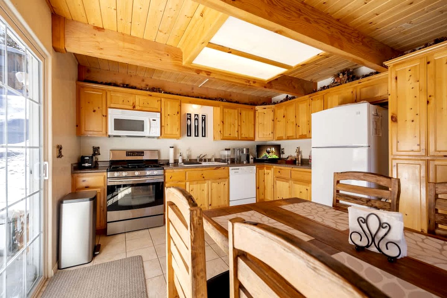 Family-Friendly Cabin with Foosball Table and Cozy Interior in California