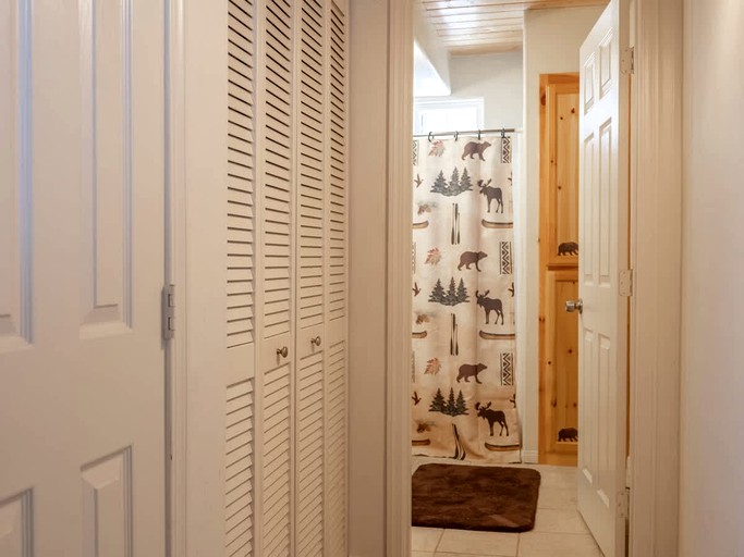 Cabins (United States of America, Moonridge, California)