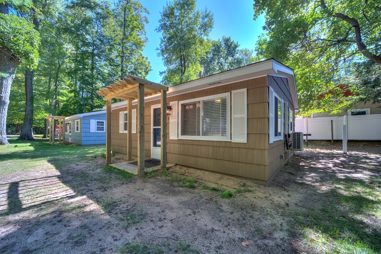 Cabins (United States of America, Muskegon, Michigan)