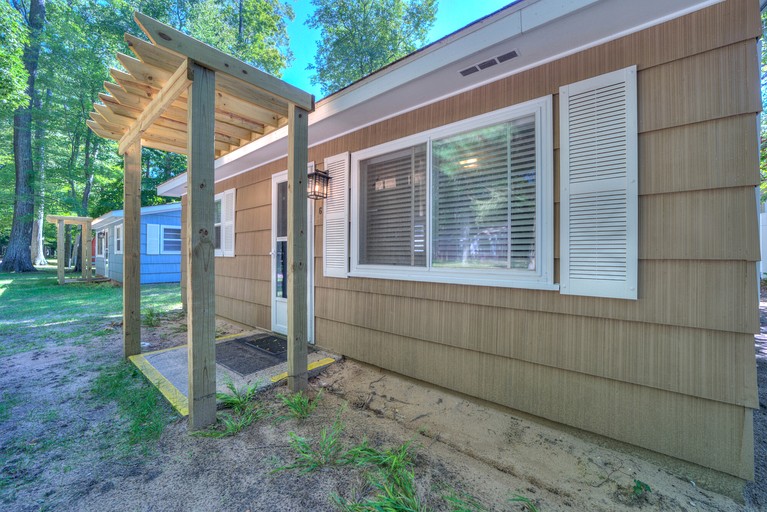 Cabins (United States of America, Muskegon, Michigan)