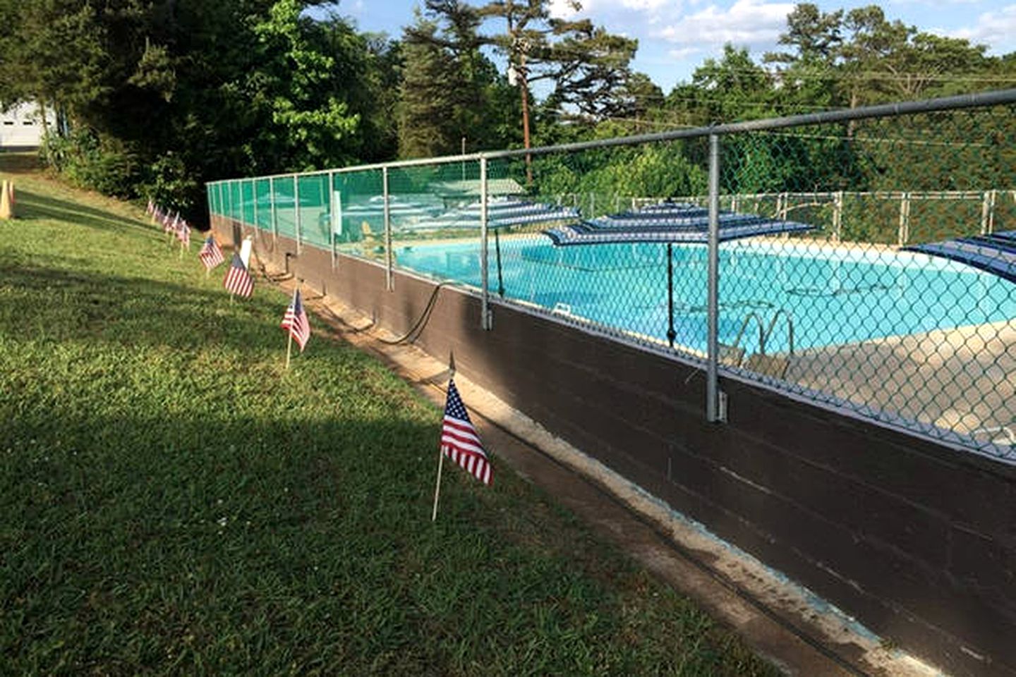 Family-Friendly Cabin Rental on Lake Wylie near Charlotte, North Carolina
