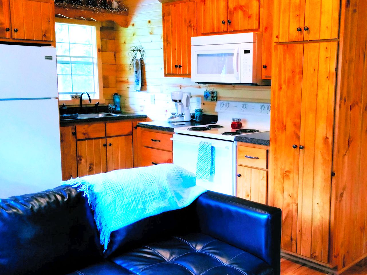 Cozy Cabin Rental with a Four-Person Hot Tub near Hocking Hills State Park, Ohio