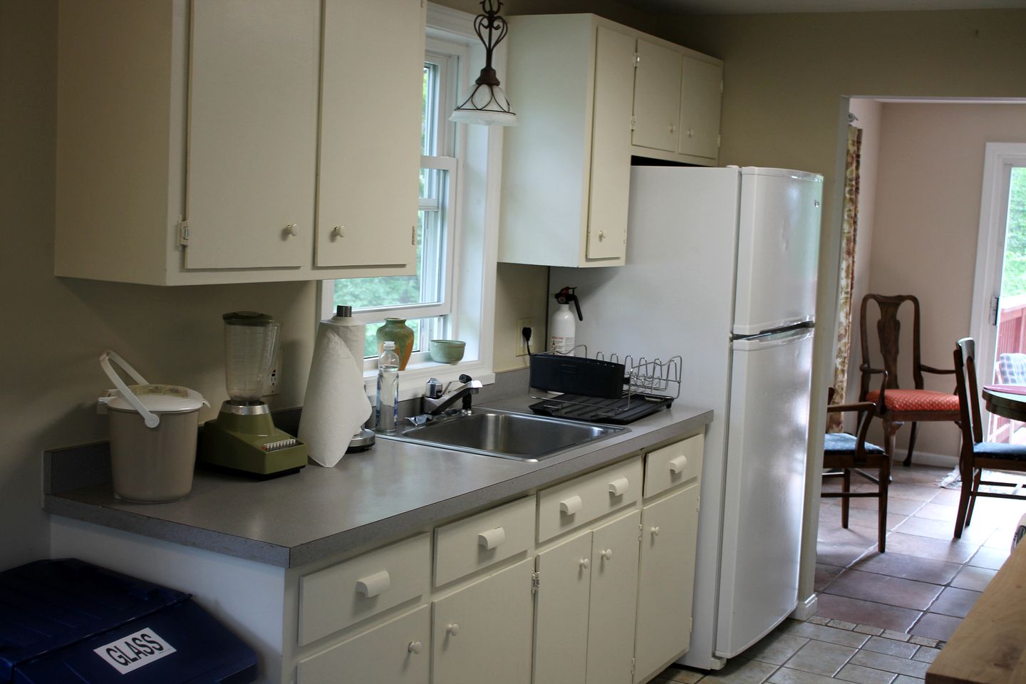 Family-Friendly Cabin Rental with Spacious Deck in Pittsfield, New Hampshire