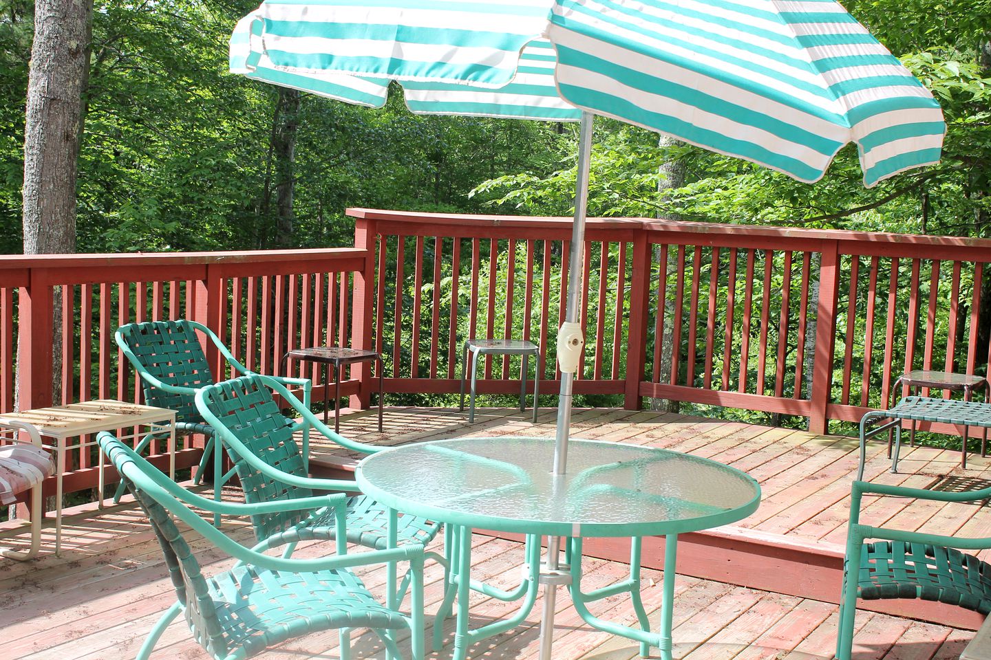 Family-Friendly Cabin Rental with Spacious Deck in Pittsfield, New Hampshire