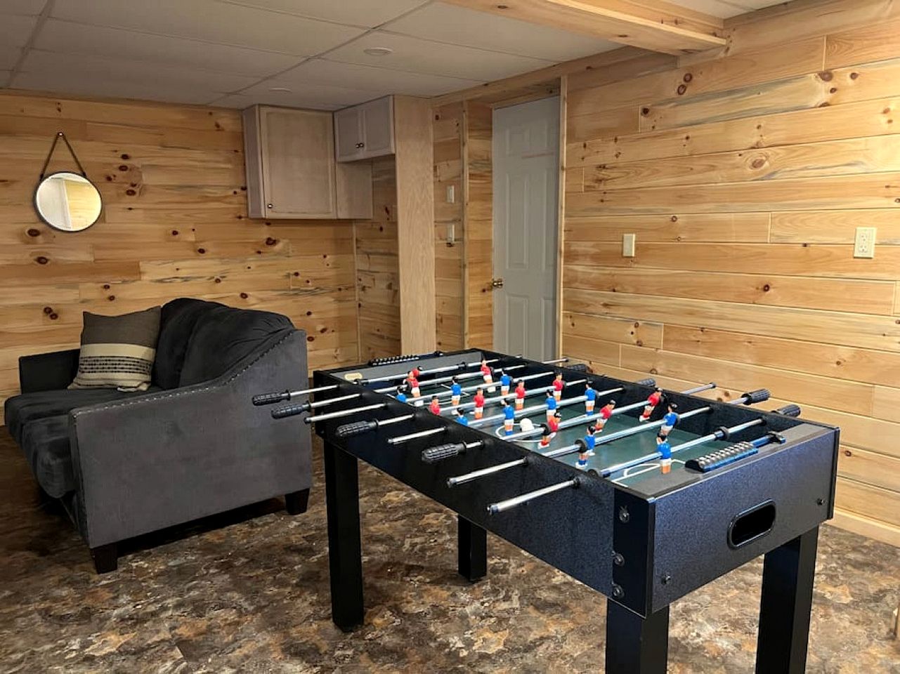 Spacious Lakeside Cottage with Games Room and Firepit, Walking Distance to Beach and Marina, Lion's Head, Ontario