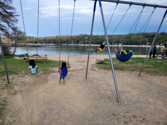 Cottages (Canada, Lions Head, Ontario)