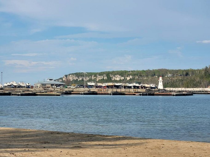 Cottages (Canada, Lions Head, Ontario)