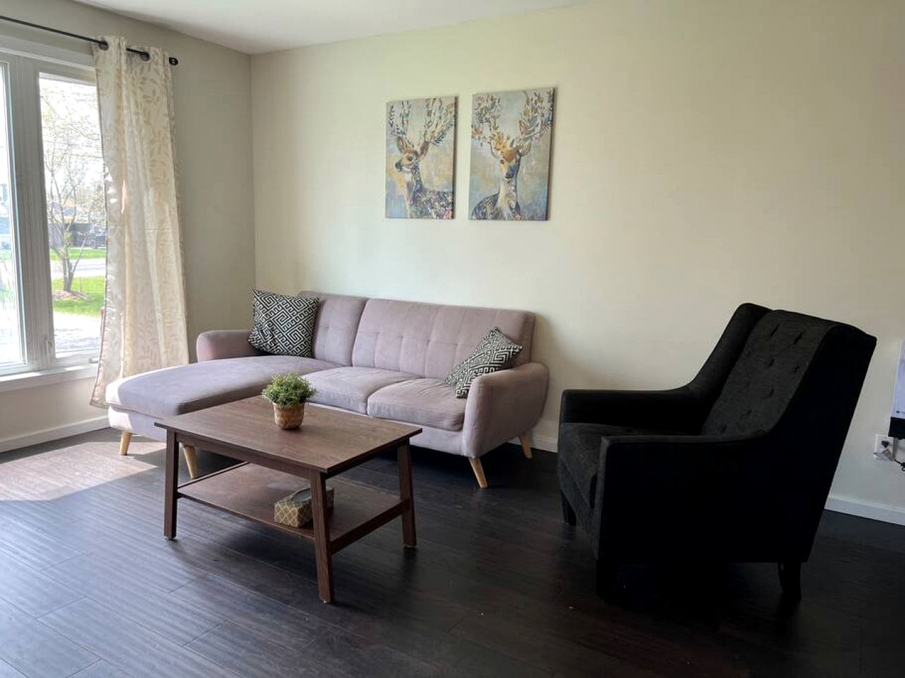 Spacious Lakeside Cottage with Games Room and Firepit, Walking Distance to Beach and Marina, Lion's Head, Ontario