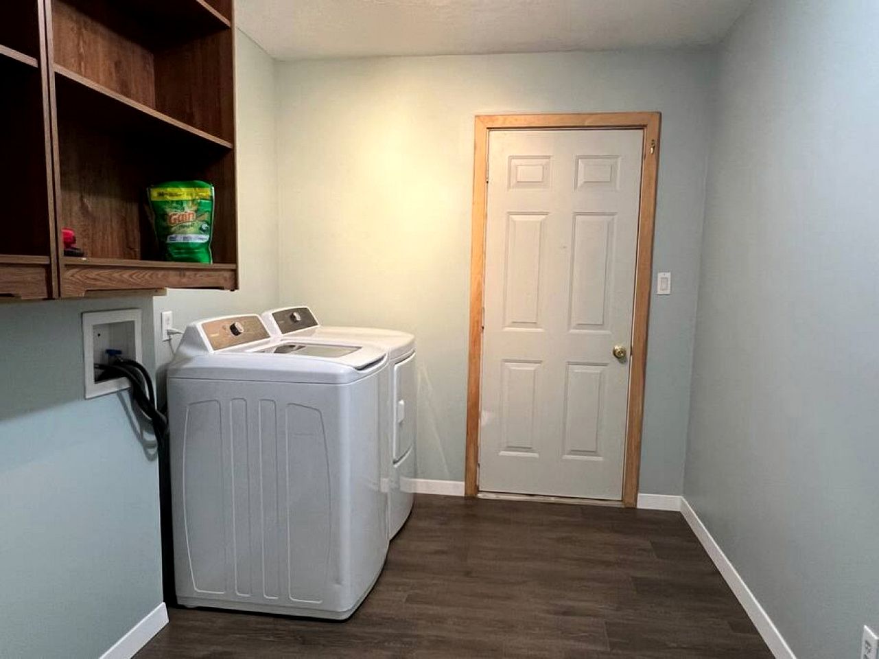 Spacious Lakeside Cottage with Games Room and Firepit, Walking Distance to Beach and Marina, Lion's Head, Ontario