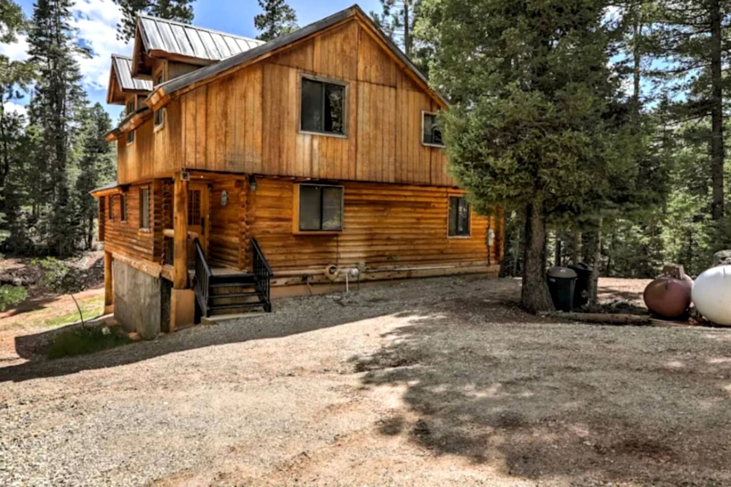 Spacious Family Cabin with Fire Pit & Dual Living Areas Near Duck Creek Village, UT