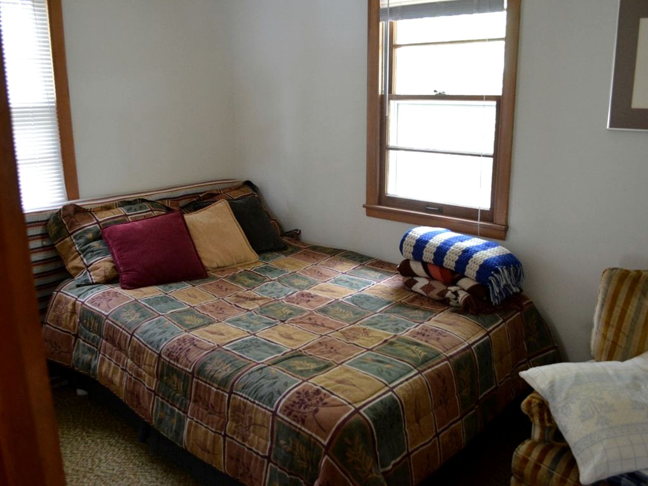 Charming Waterfront Cottage Rental on Cedar Lake near Annandale, Minnesota