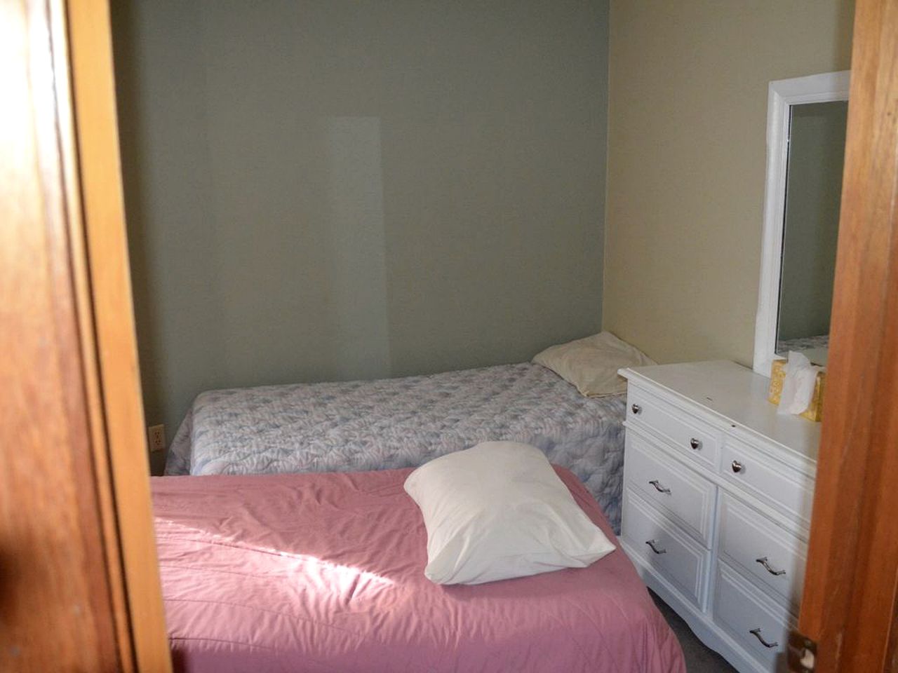 Charming Waterfront Cottage Rental on Cedar Lake near Annandale, Minnesota