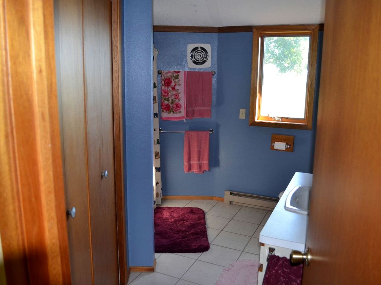 Charming Waterfront Cottage Rental on Cedar Lake near Annandale, Minnesota