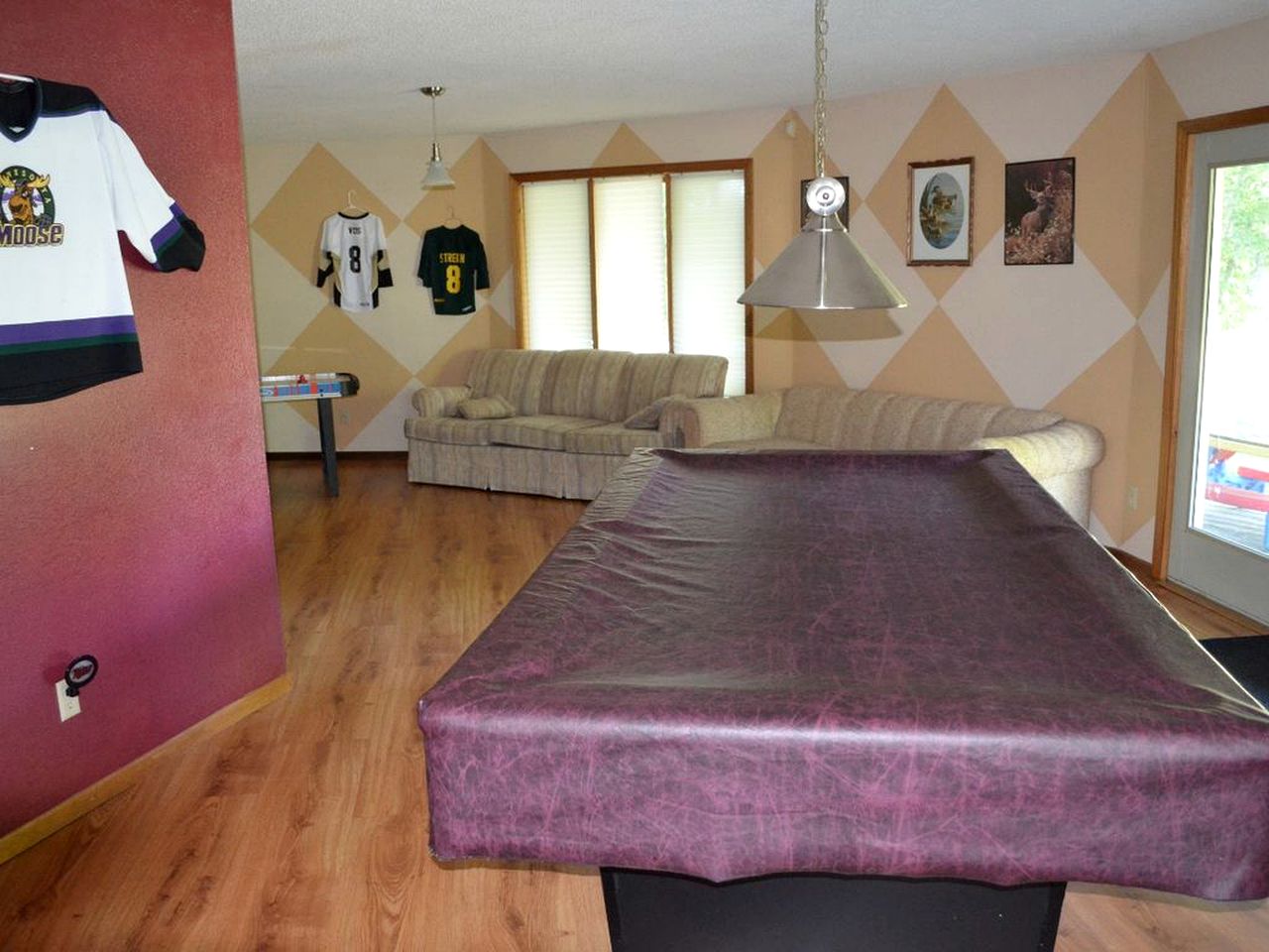 Charming Waterfront Cottage Rental on Cedar Lake near Annandale, Minnesota