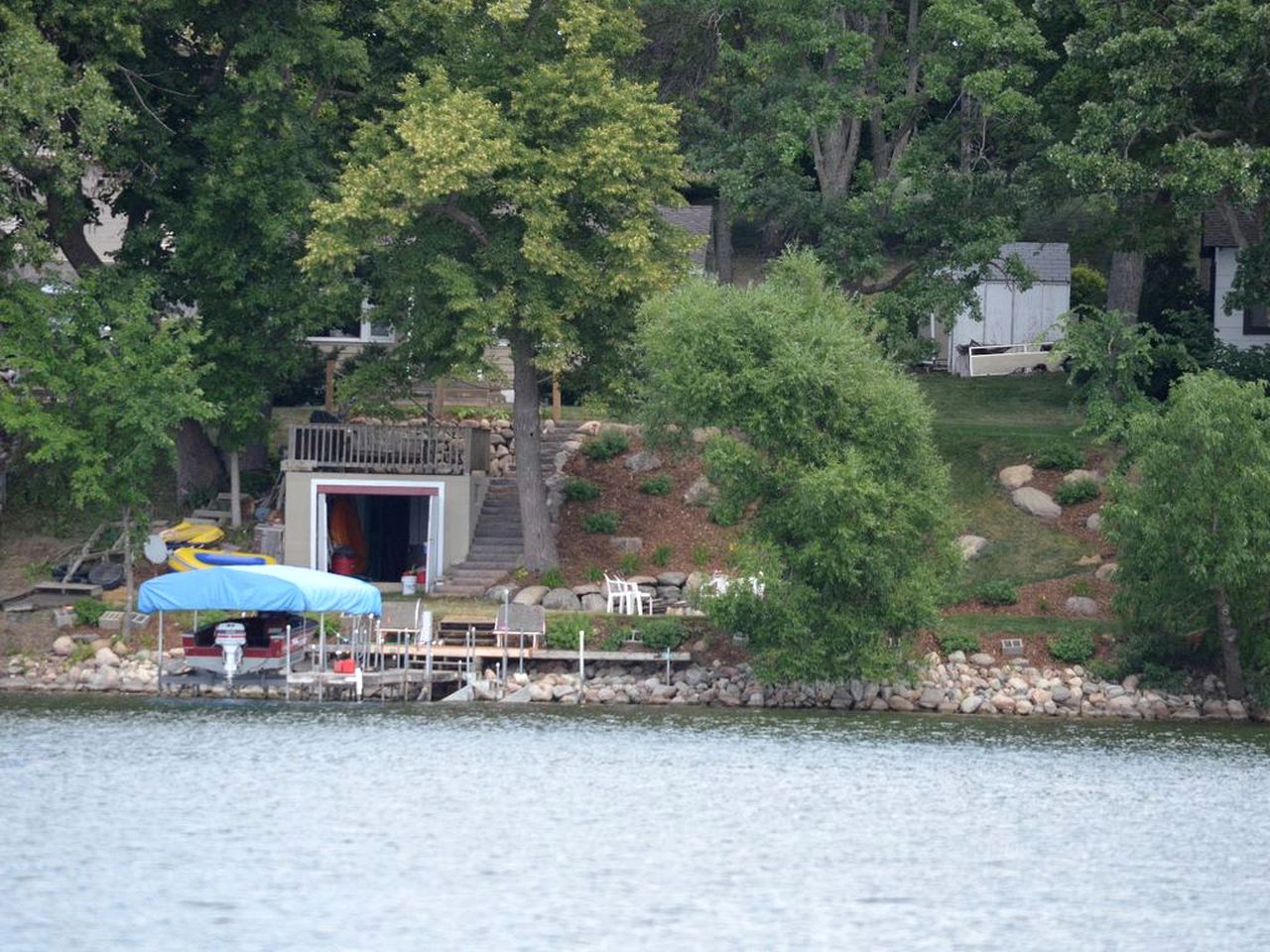 Charming Waterfront Cottage Rental on Cedar Lake near Annandale, Minnesota