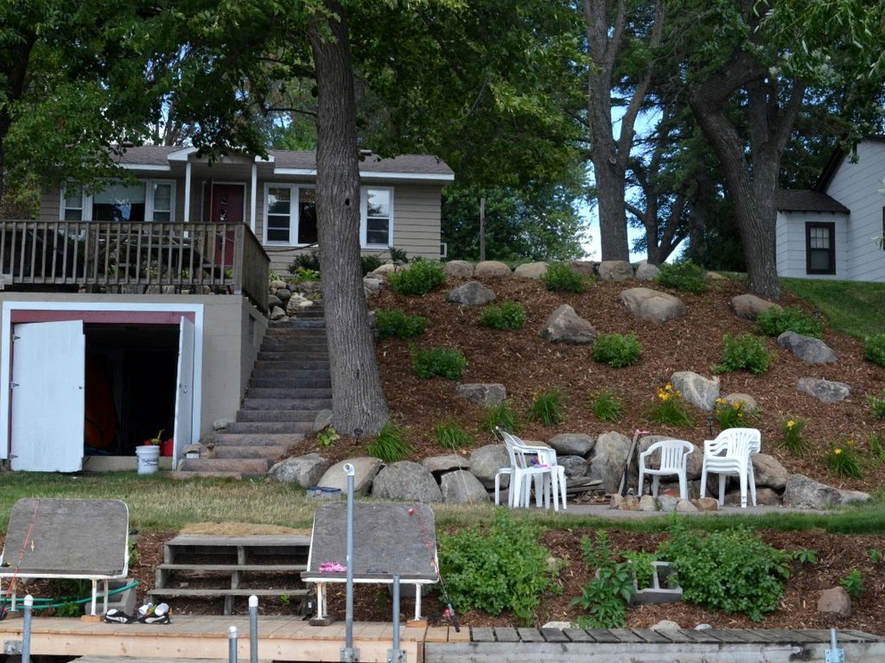Charming Waterfront Cottage Rental on Cedar Lake near Annandale, Minnesota