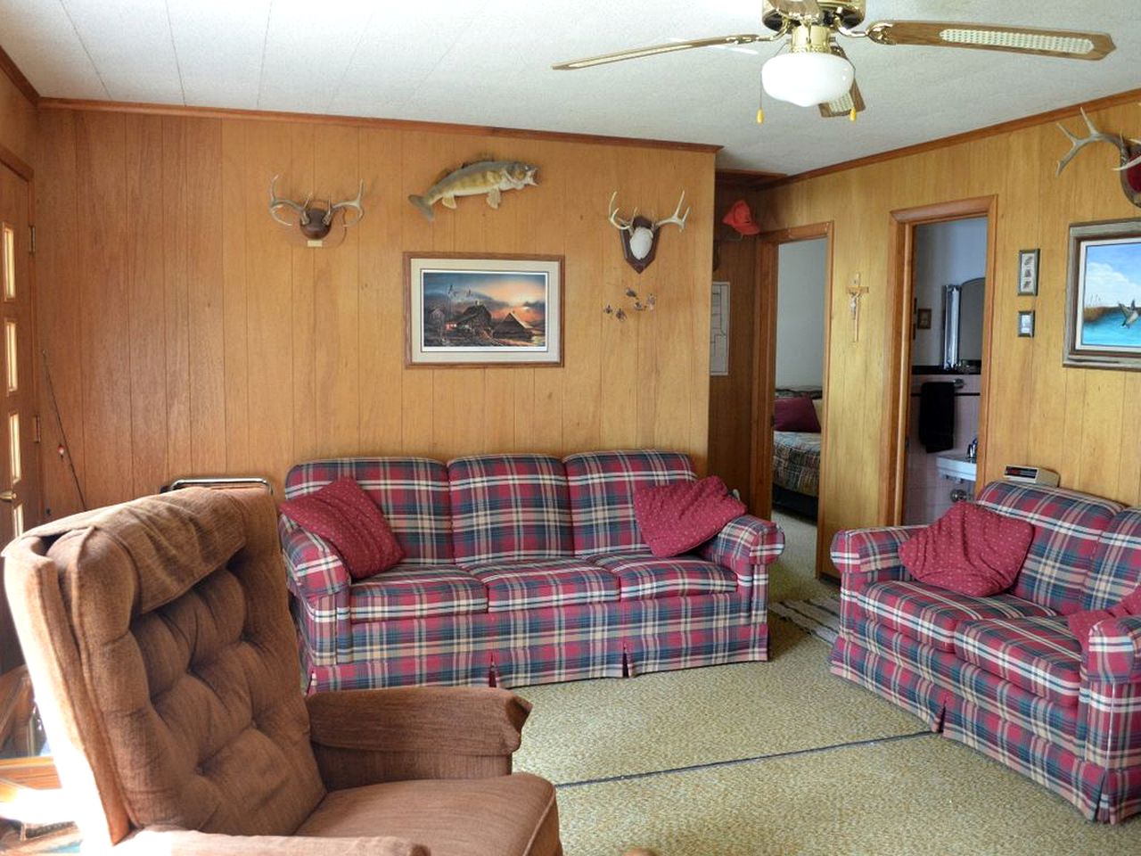 Charming Waterfront Cottage Rental on Cedar Lake near Annandale, Minnesota