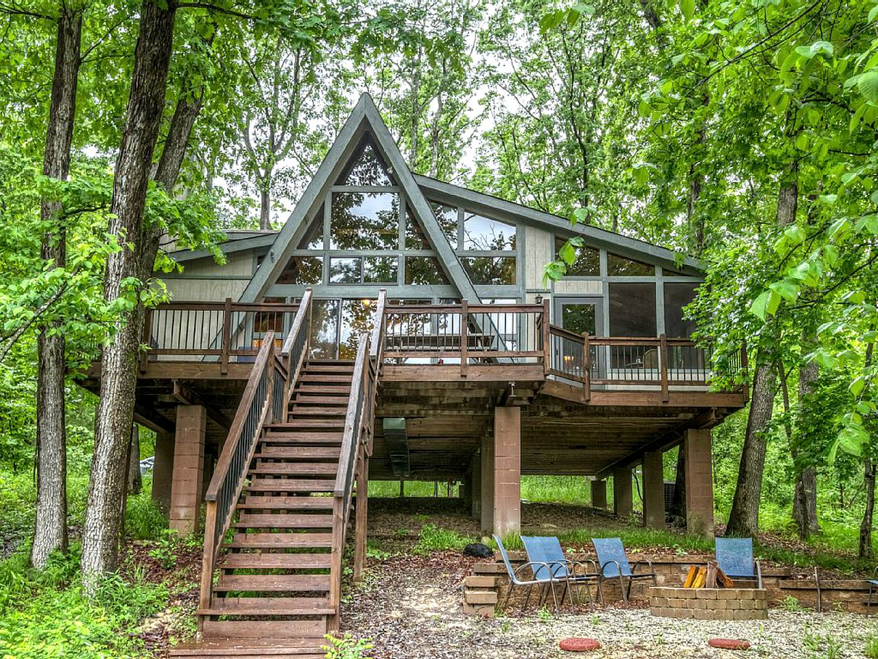 Lakefront Cabin near Columbia, Missouri