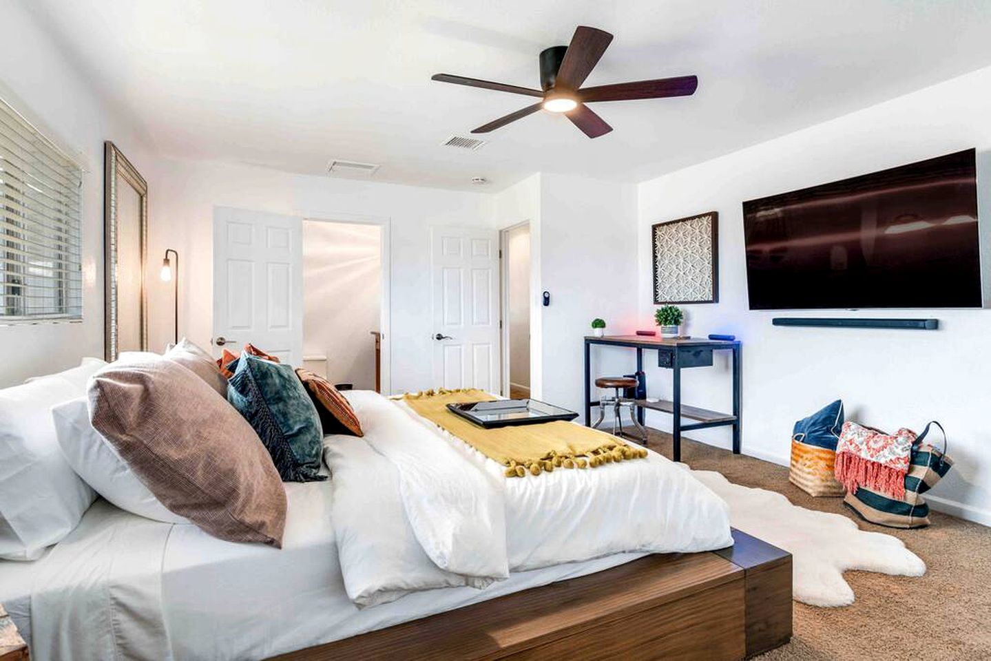 Family and Pet Friendly Vacation Rental in Joshua Tree with a Luxury Hot Tub, Gym, and Outdoor Pool