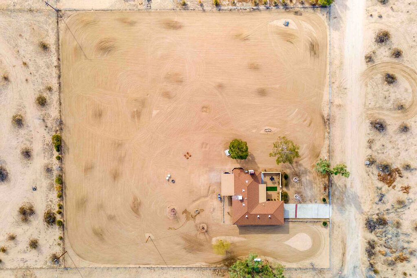 Family and Pet Friendly Vacation Rental in Joshua Tree with a Luxury Hot Tub, Gym, and Outdoor Pool