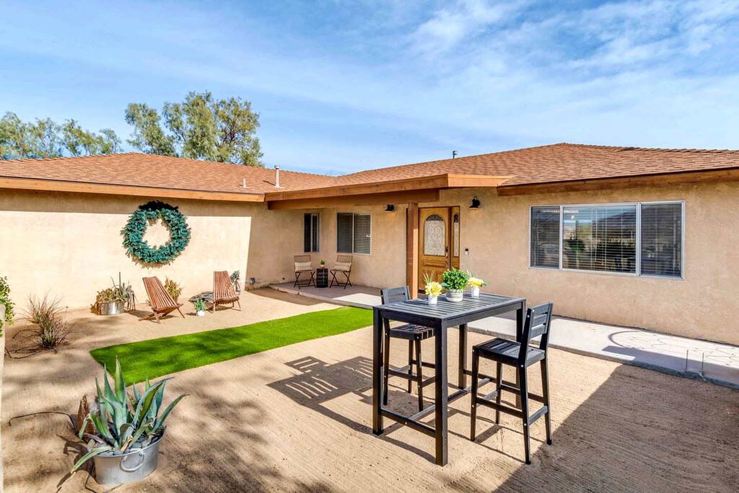 Family and Pet Friendly Vacation Rental in Joshua Tree with a Luxury Hot Tub, Gym, and Outdoor Pool