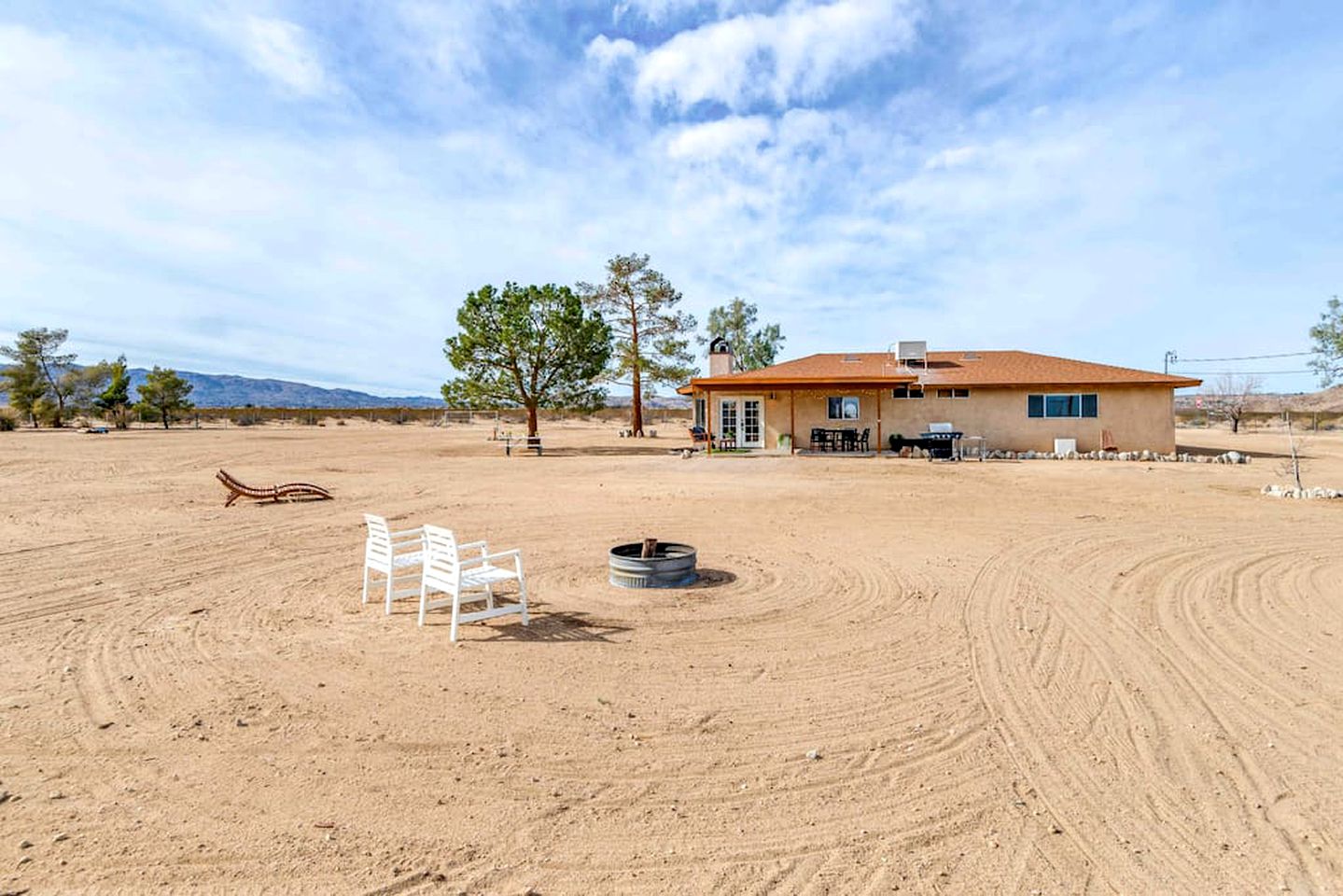 Family and Pet Friendly Vacation Rental in Joshua Tree with a Luxury Hot Tub, Gym, and Outdoor Pool