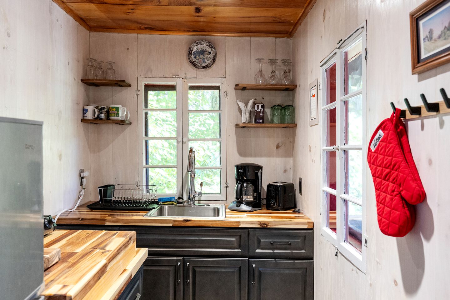 Family-Friendly Vacation Rental with Fireplace near the Appalachian Trail