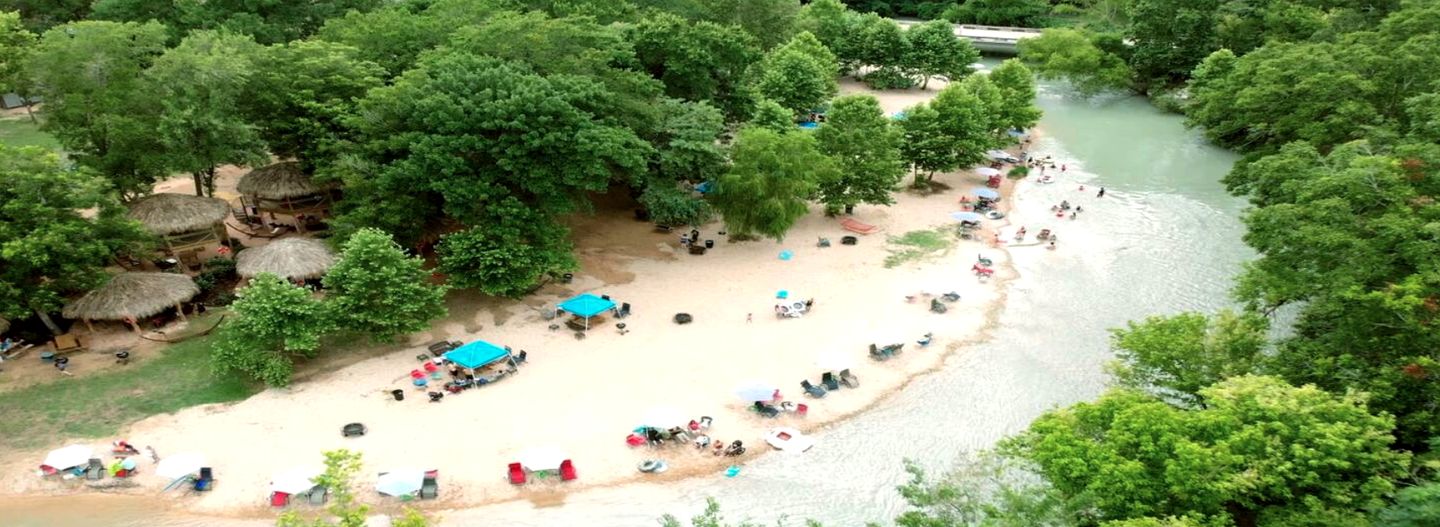 Family-Friendly Safari Tent Adventure on the San Marcos River: Marvelous Glamping Getaway near Kingsbury, Texas