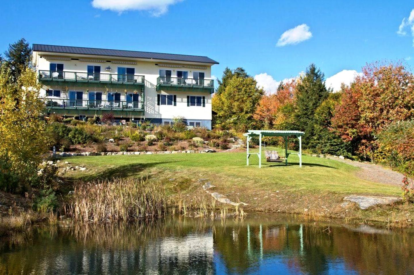 Family-Friendly Suite Rental in a Bed and Breakfast with Picturesque Lake Views in New Hampshire's White Mountains | Vacation Rentals (Hebron, New Ham