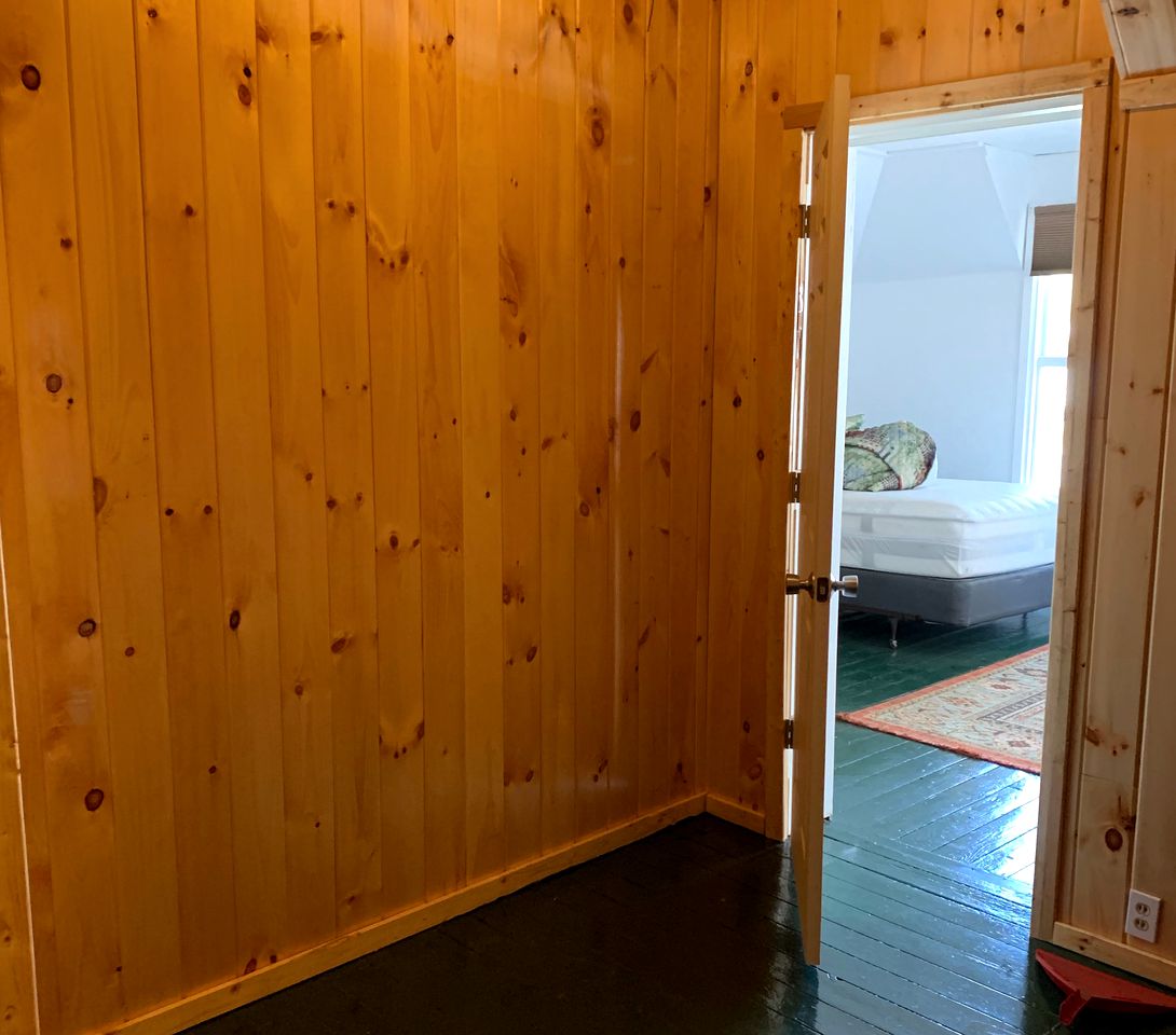 Family-Friendly Waterfront Vacation Rental with Wi-Fi near Saratoga