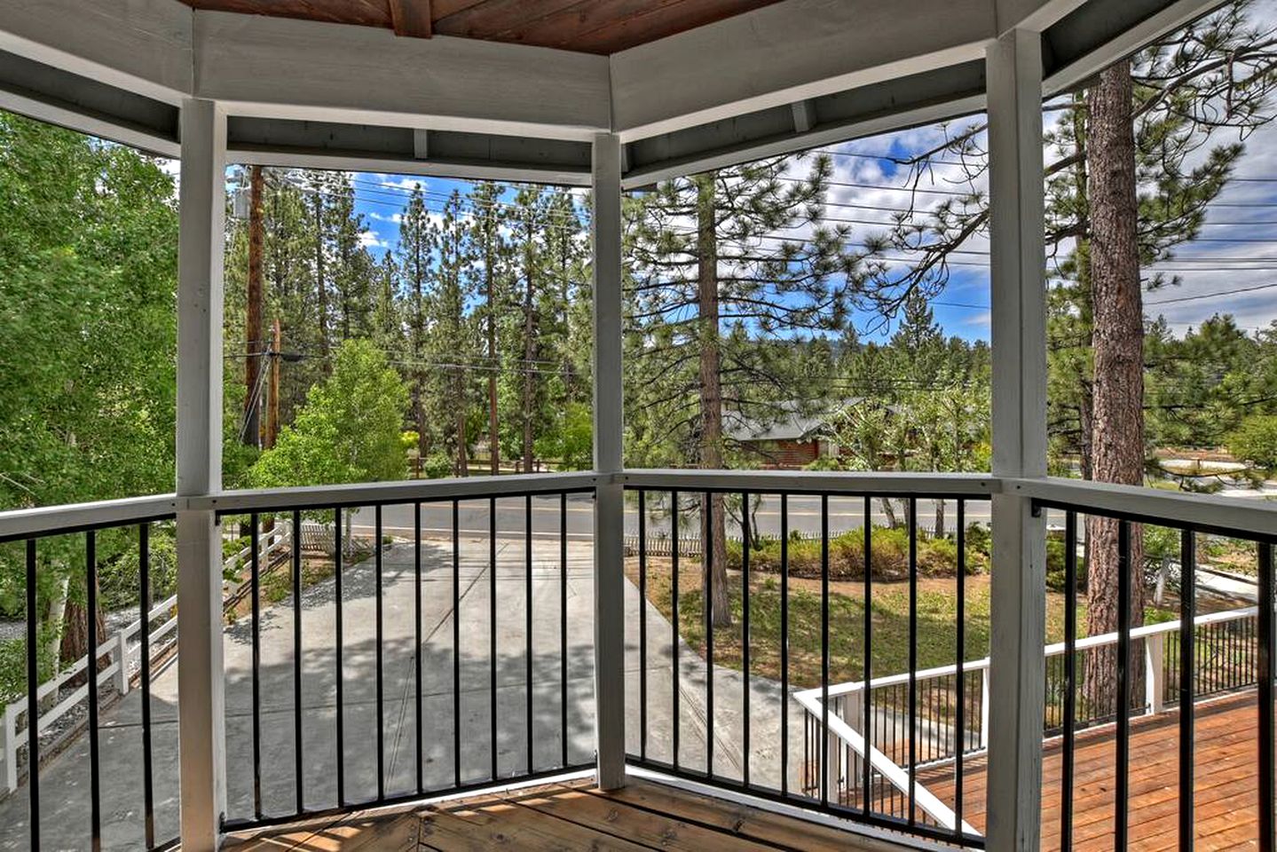 Big Bear Playground: Cabin Ideal for Family and Friends' Playtime
