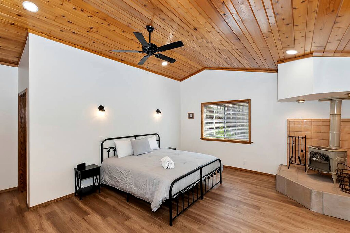 Big Bear Playground: Cabin Ideal for Family and Friends' Playtime