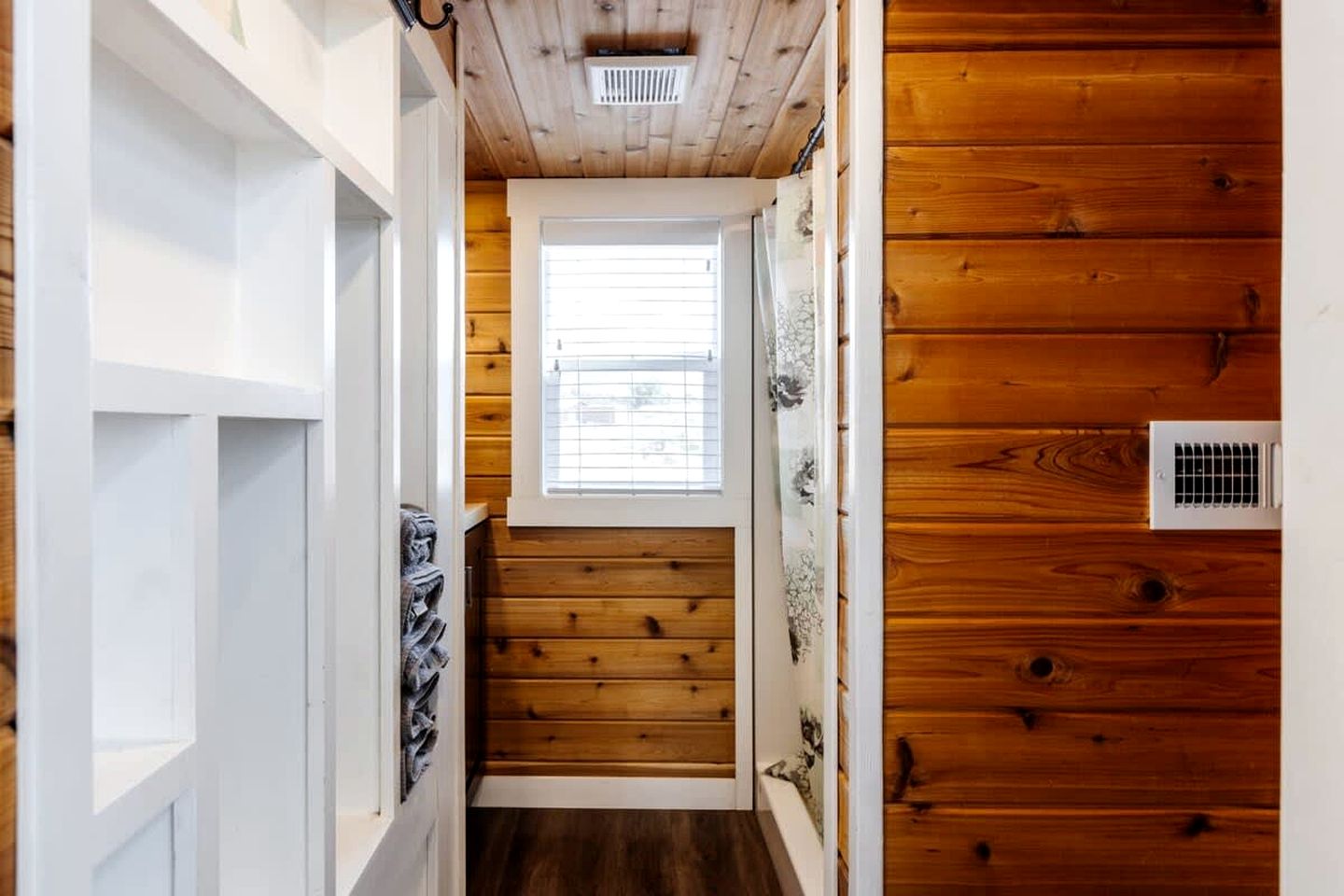 Family Fun Near Zion: Cozy Modern Tiny Home in Beautiful Utah!