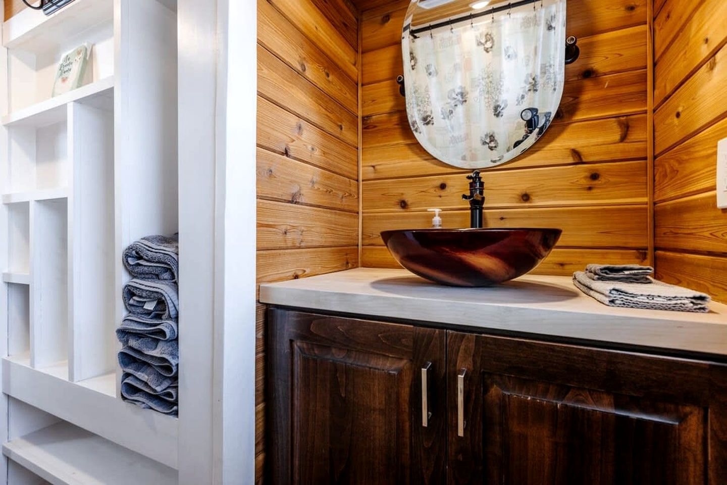 Family Fun Near Zion: Cozy Modern Tiny Home in Beautiful Utah!