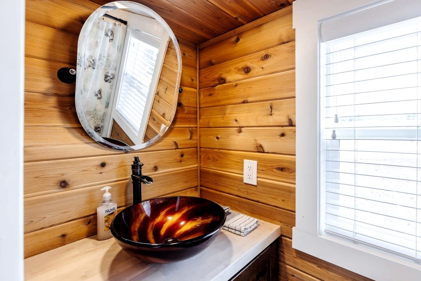 Family Fun Near Zion: Cozy Modern Tiny Home in Beautiful Utah!