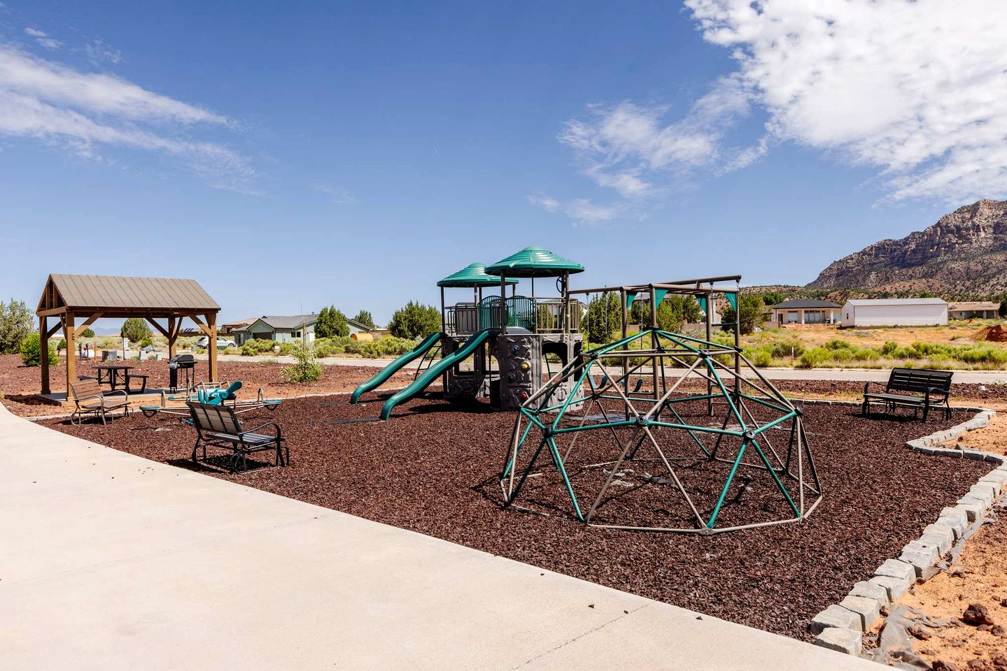 Family Fun Near Zion: Cozy Modern Tiny Home in Beautiful Utah!