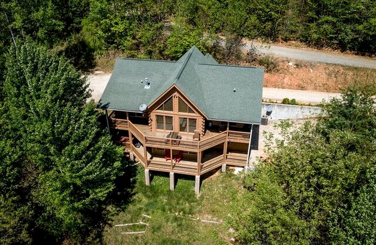 Dreamy Log Cabin with Spectacular Mountain Views in Topton, North Carolina