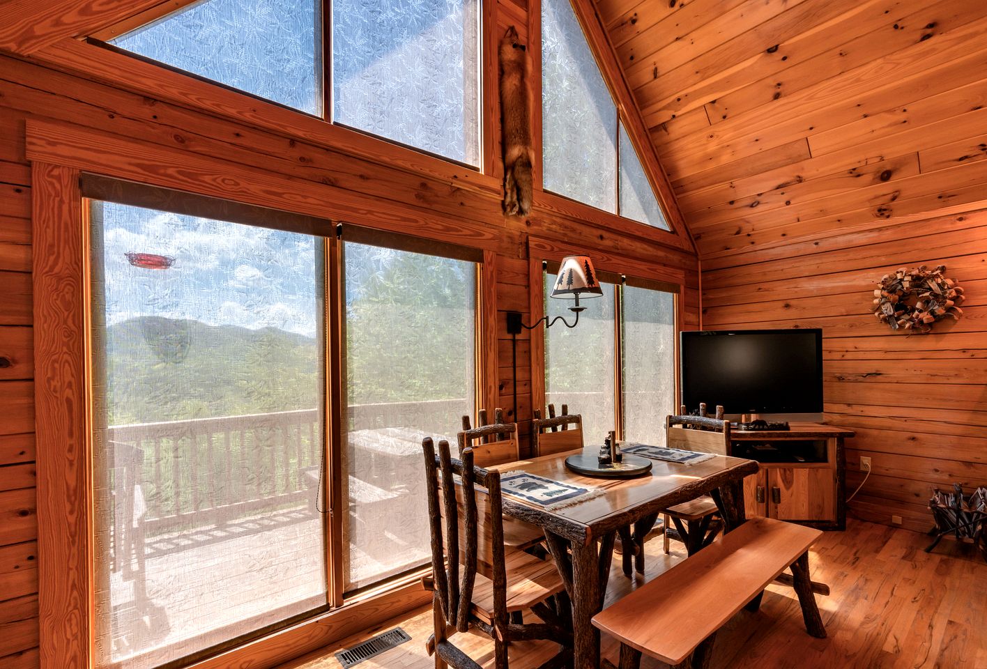 Dreamy Log Cabin with Spectacular Mountain Views in Topton, North Carolina