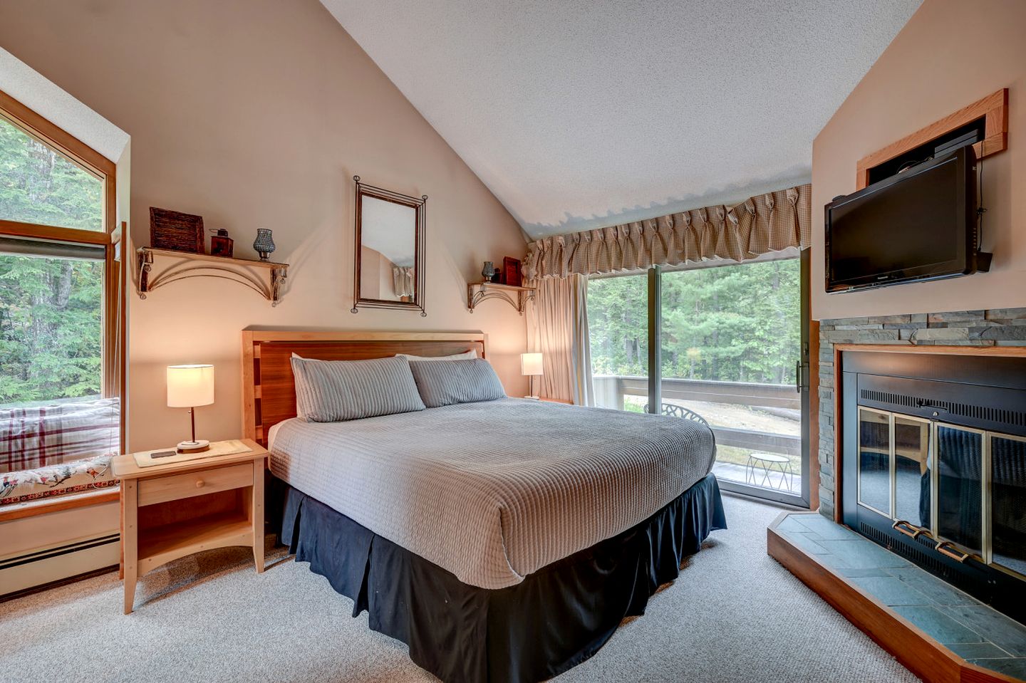 Family or Group Rental Ideal for Winter Sports in New Hampshire