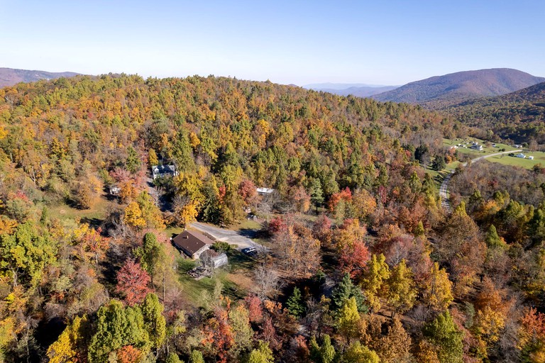 Cabins (United States of America, Love, Virginia)