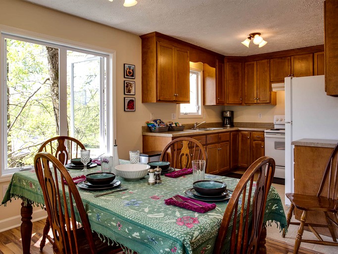 Cabins (United States of America, Love, Virginia)