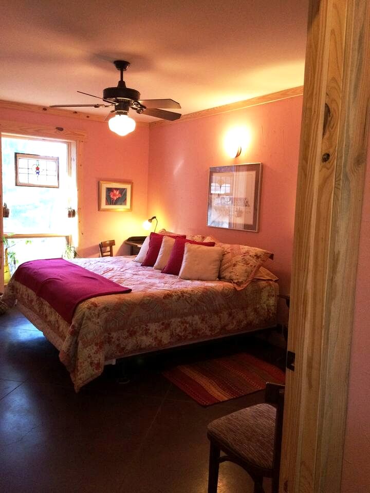 Beautiful Cabin Surrounded by Forest with Amazing Outdoor Amenities for a Peaceful Escape in the Outdoors in Ben Wheeler, Texas
