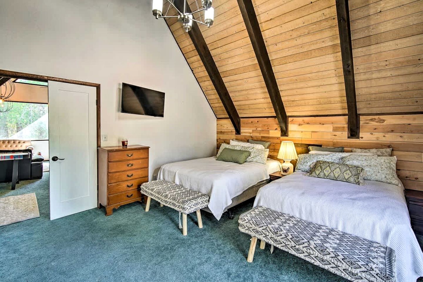 Fantastic A-frame with Games and Hot-tub in Big Bear Lake, California