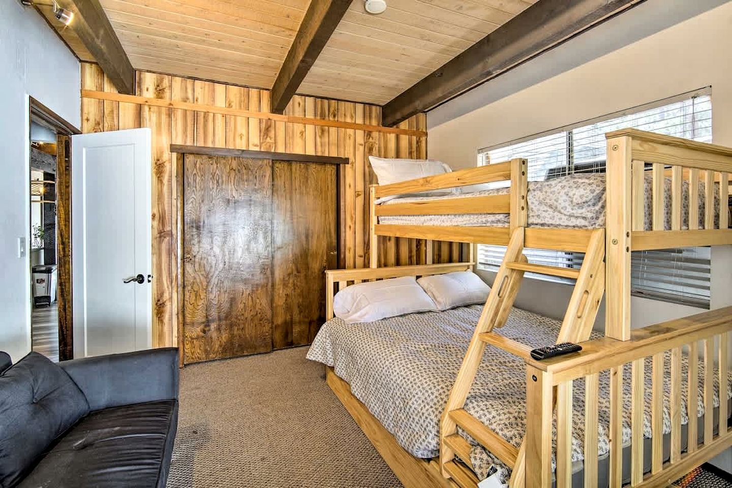 Fantastic A-frame with Games and Hot-tub in Big Bear Lake, California