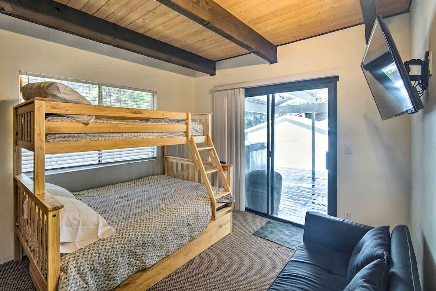 Fantastic A-frame with Games and Hot-tub in Big Bear Lake, California