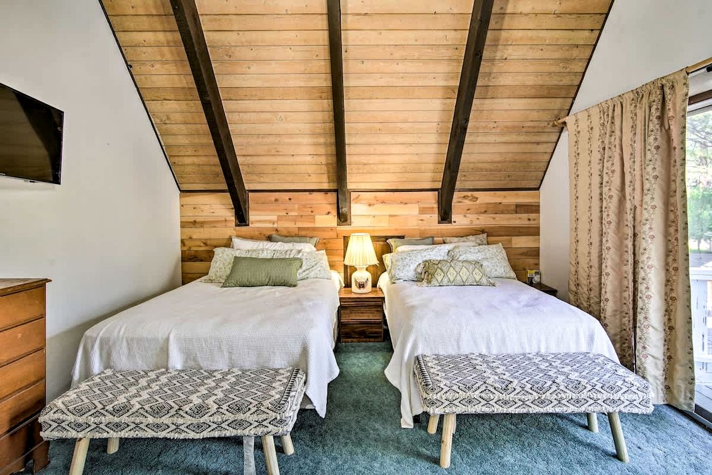 Fantastic A-frame with Games and Hot-tub in Big Bear Lake, California