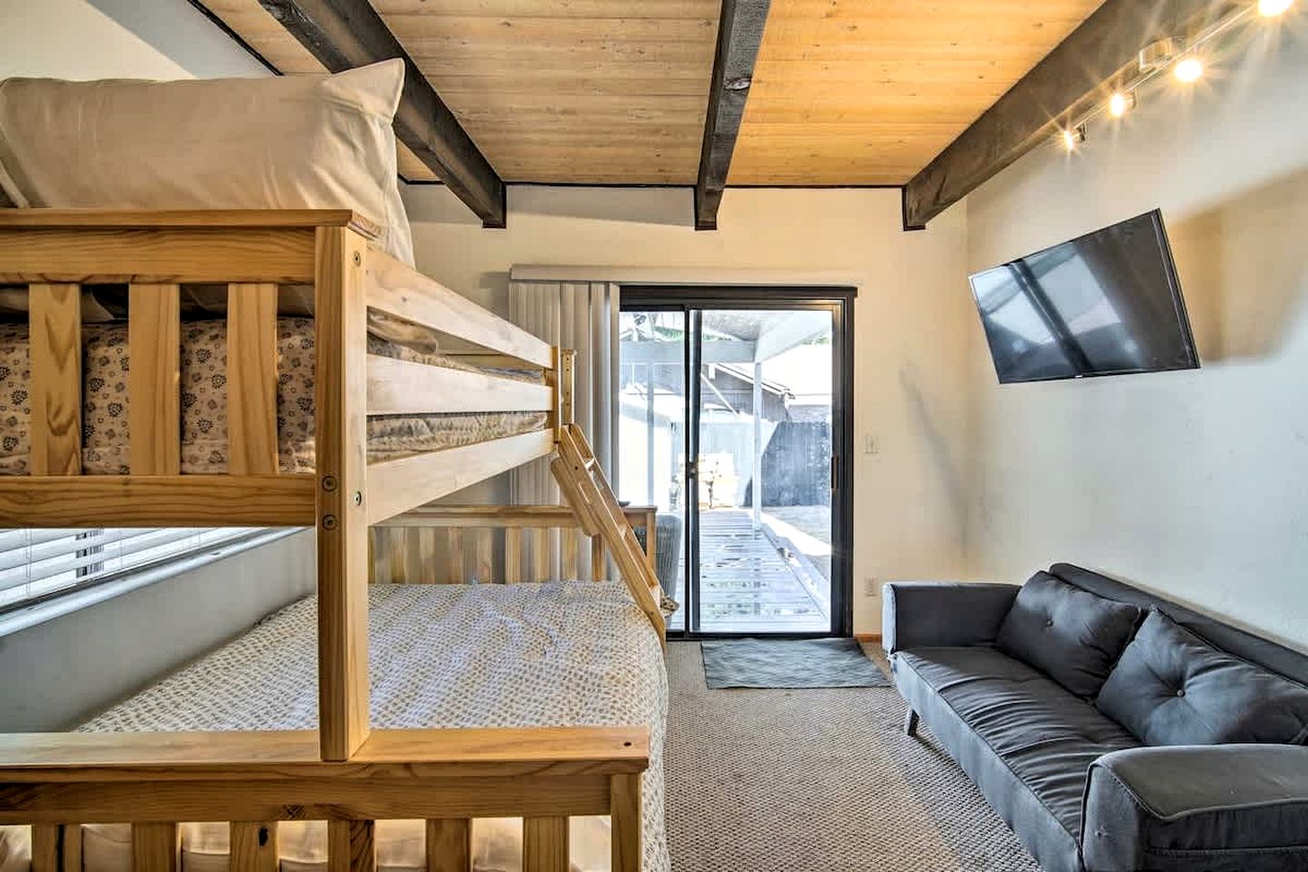 Fantastic A-frame with Games and Hot-tub in Big Bear Lake, California