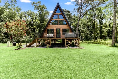 Fantastic A-Frame with Spa and Furnished Deck in Louisiana photo 5