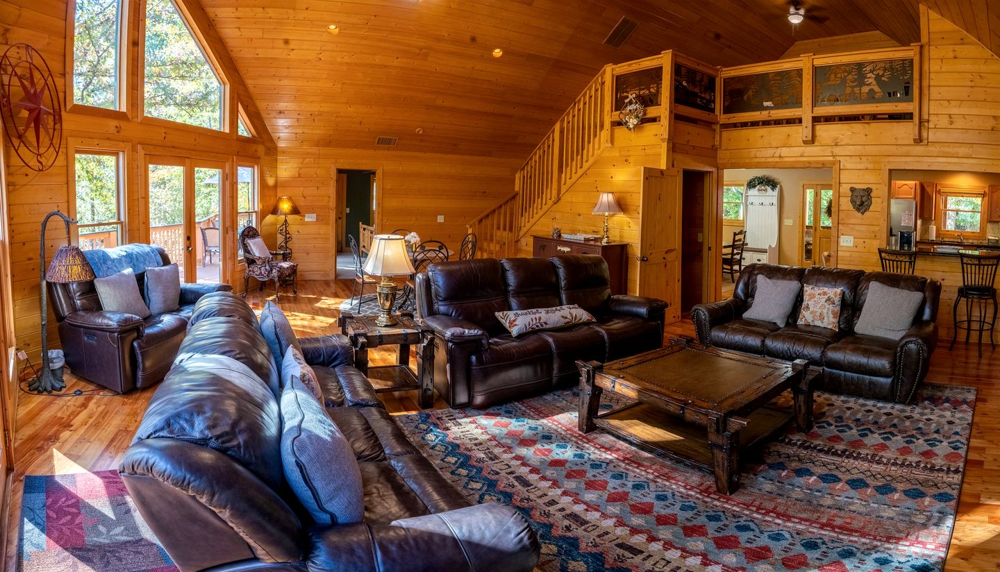 Fantastic Cabin with Fire Pit, Hot-tub and Fireplace in Sautee Nacoochee, Georgia